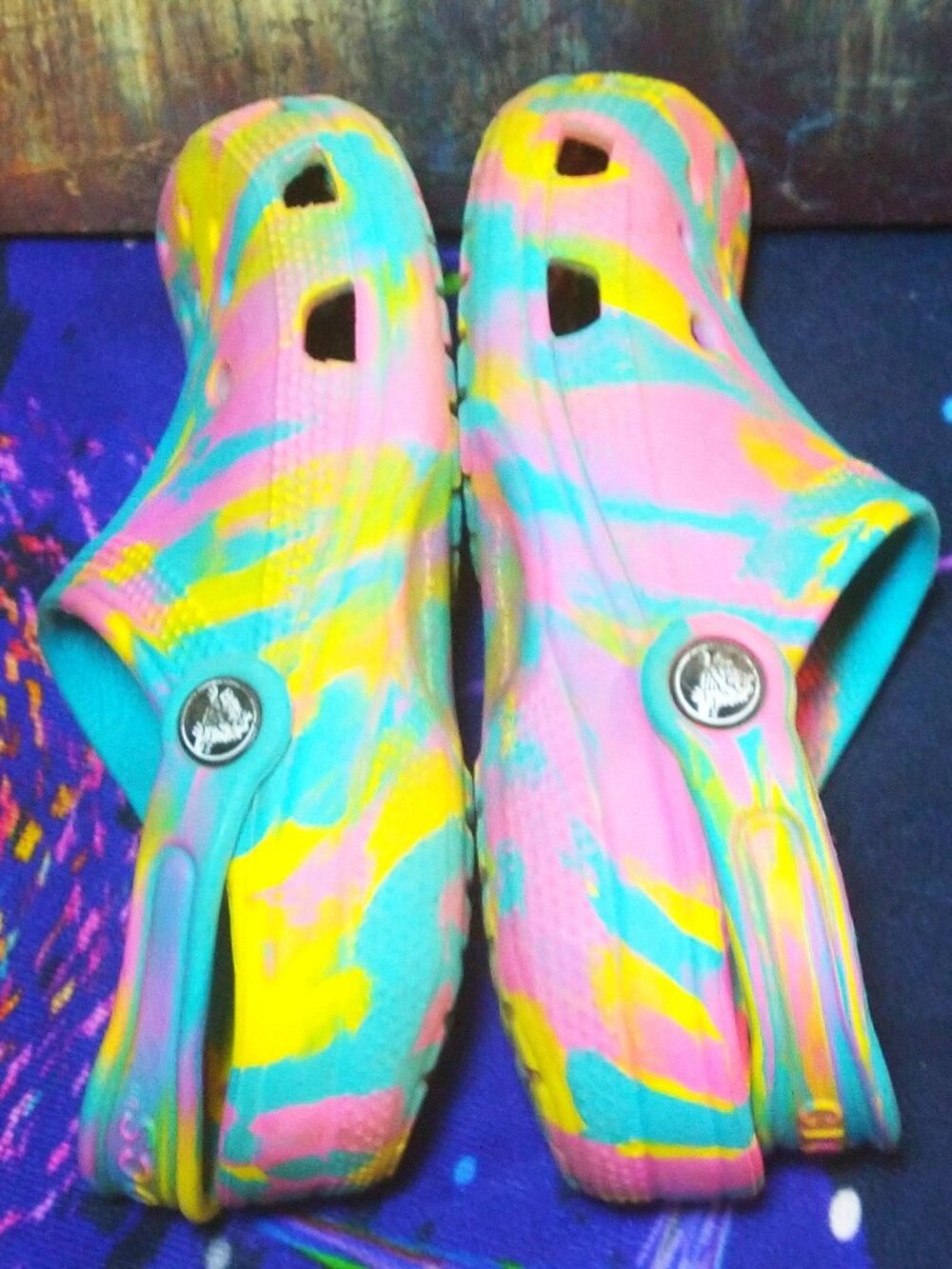 GIRL'S Crocs Unisex-Child Classic Watercolor Marbled Clog GIRLS SIZE J2 - Picture 2 of 6